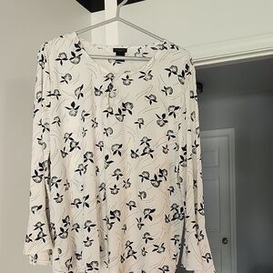 Ann Taylor Cream and Black Floral Top EUC